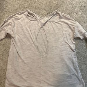 Lululemon peephole back shirt